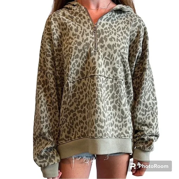 American Eagle 1/4 Zip Oversized Cheetah Hoodie Size S - Picture 1 of 9